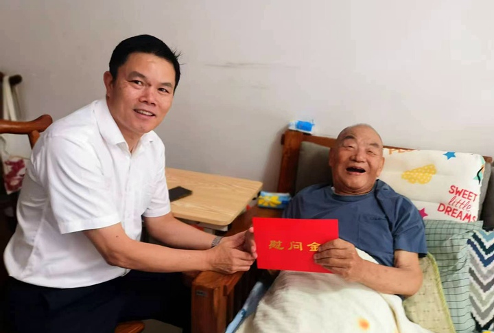 中煤江南（广东局）党委开展走访慰问老党员、困难党员活动