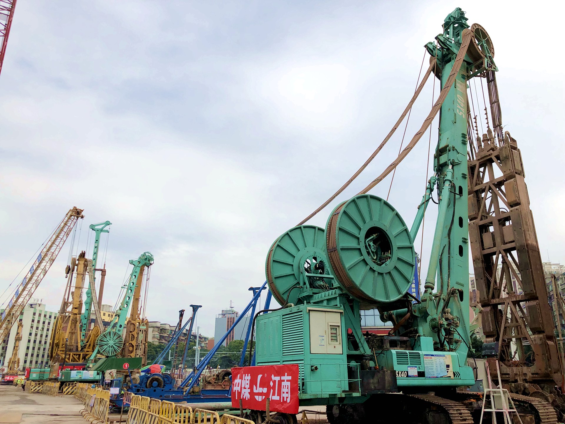 广州中山八路项目双轮铣施工.JPG