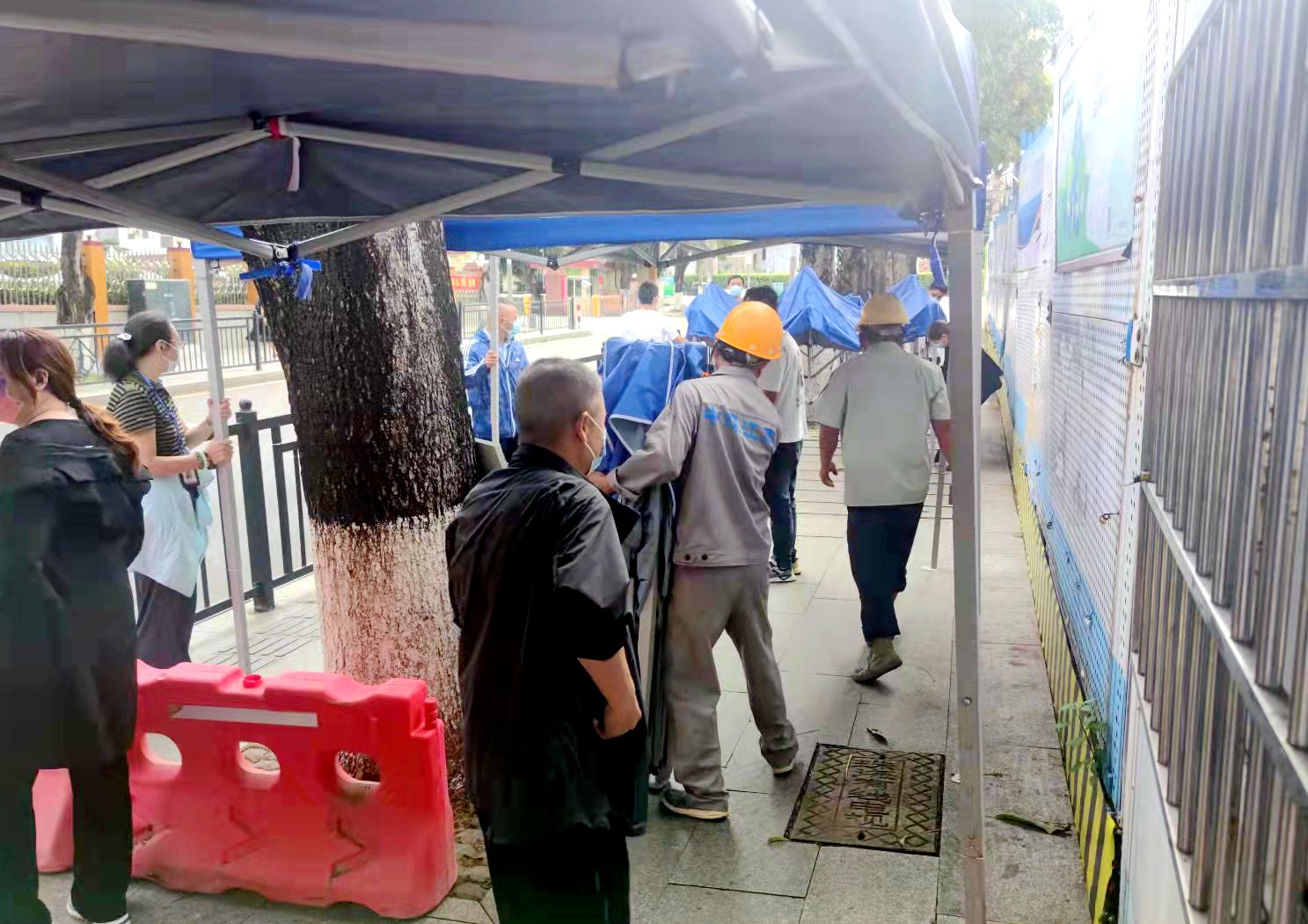 珠海分公司助力社区做好核酸检测工作 3.jpg