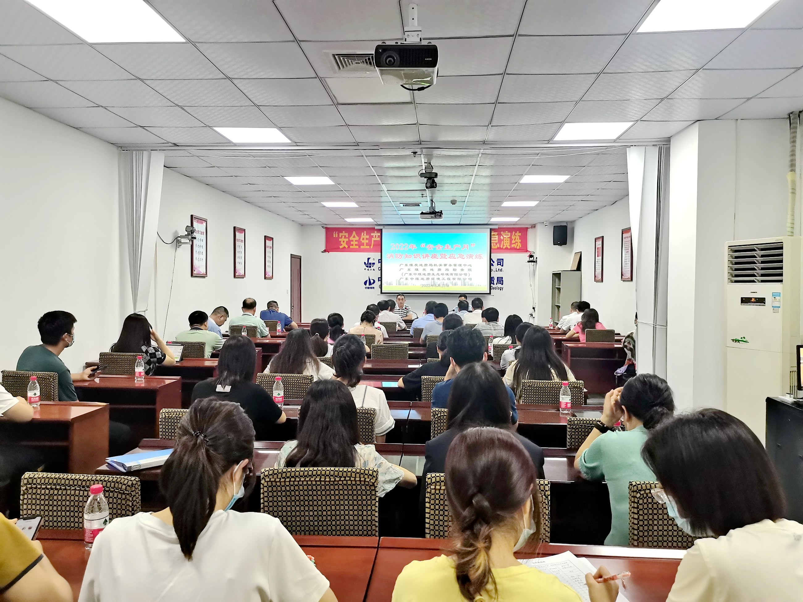 机关事务管理中心举办消防安全培训及演练活动1.jpg