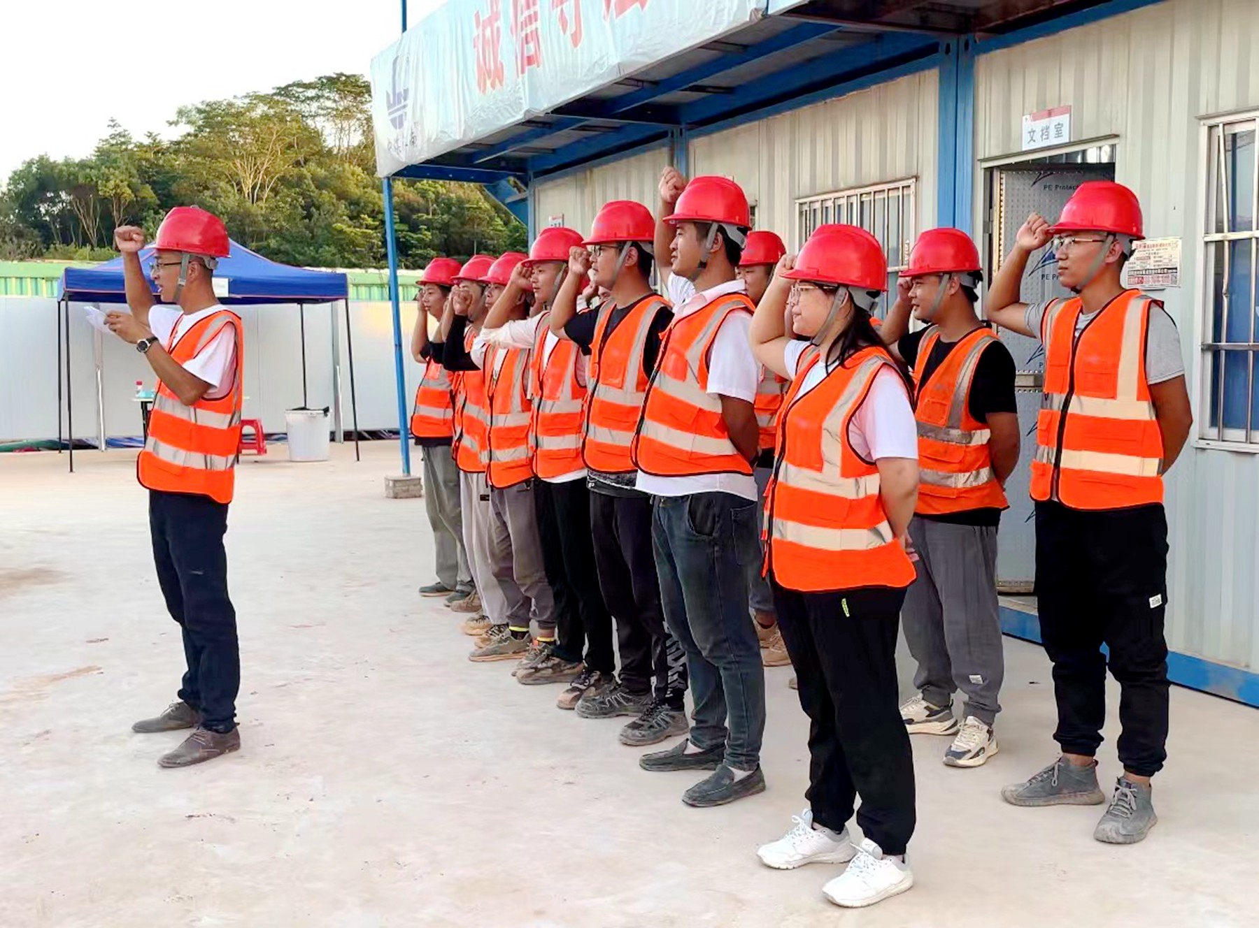 深圳分公司成立华为九龙山项目青年突击队 3.jpg