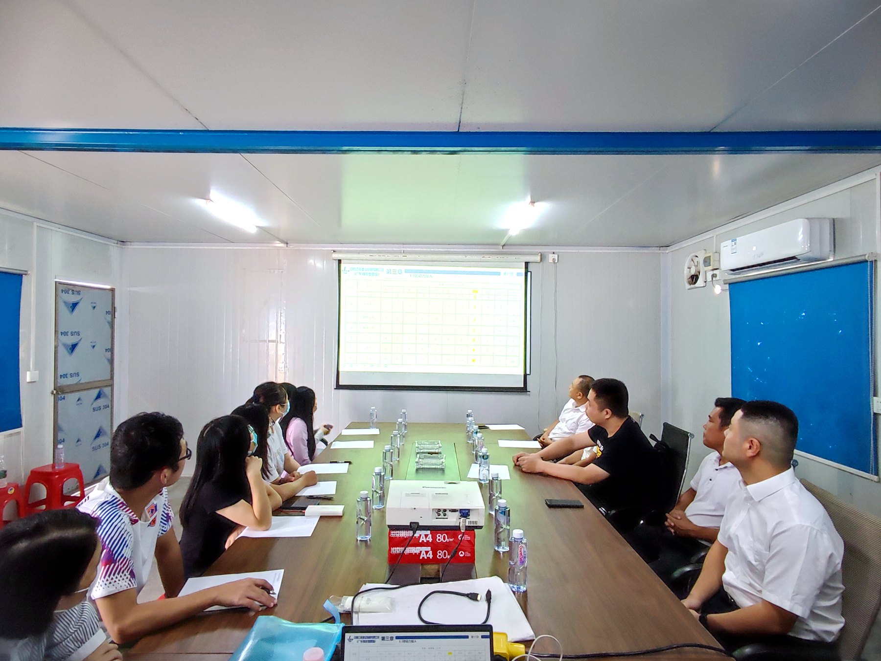 特种工程分公司开展后勤职工到番禺暨大北项目观摩学习活动3.jpg