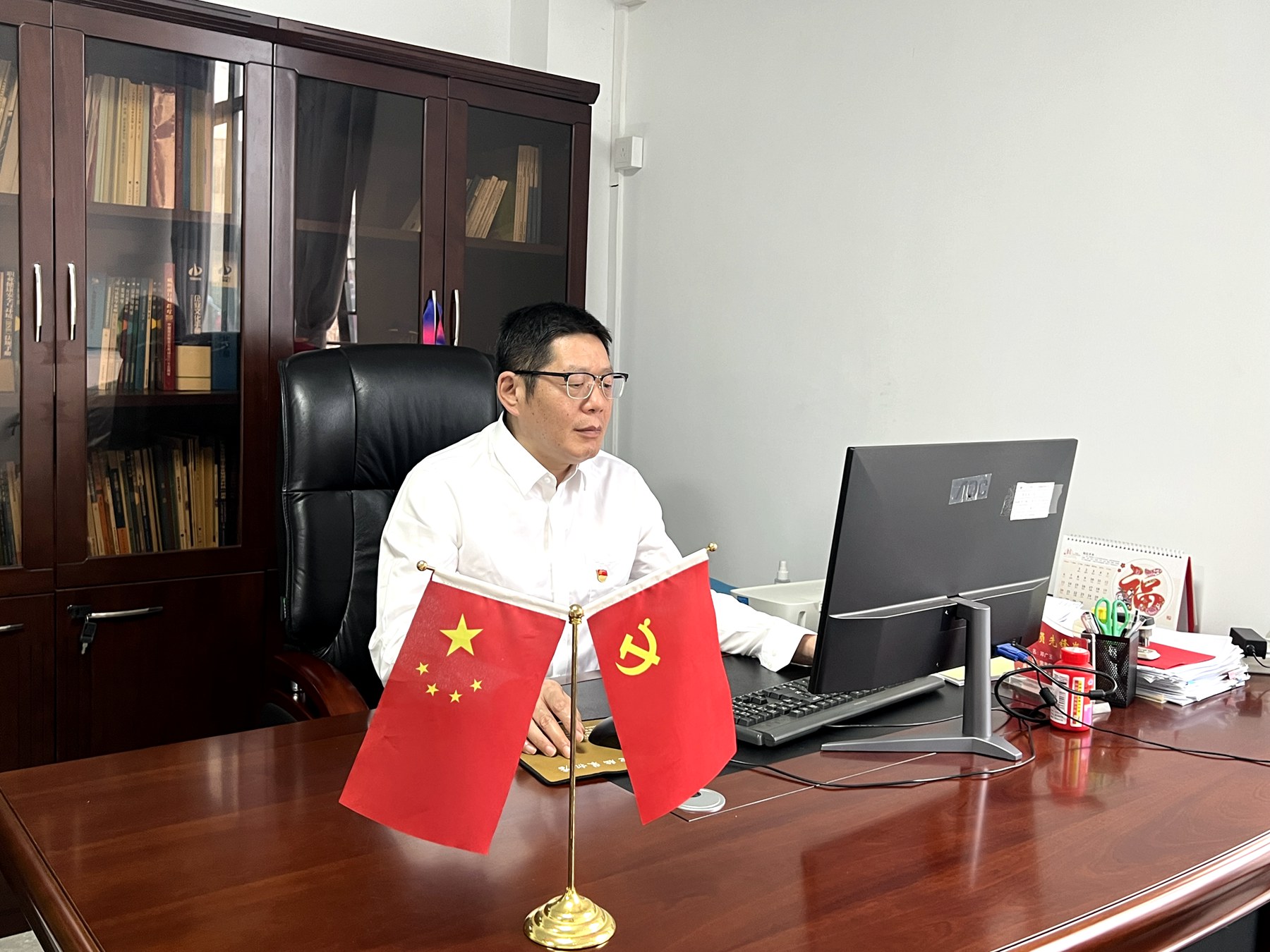 2.邓广玉.jpg