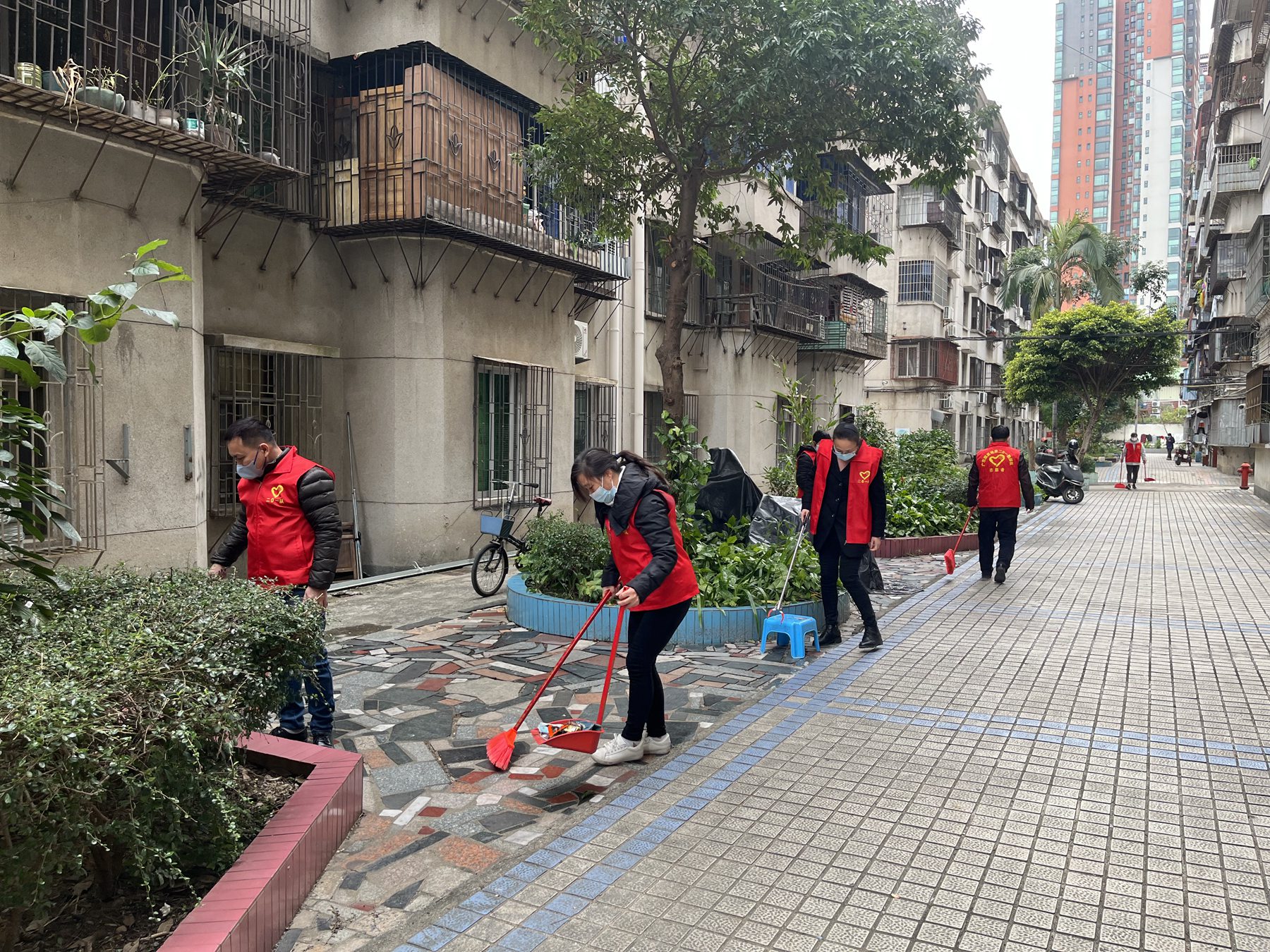 清远分公司（二0一队）开展喜迎新春环境卫生大整洁活动2.jpg