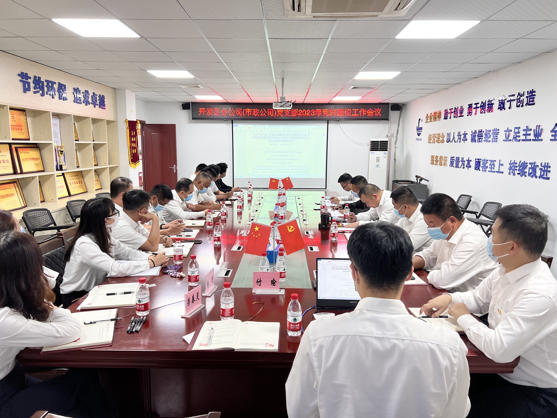 开发区分公司（市政公司）开展“学习雷锋志愿服务月”系列活动1.jpg