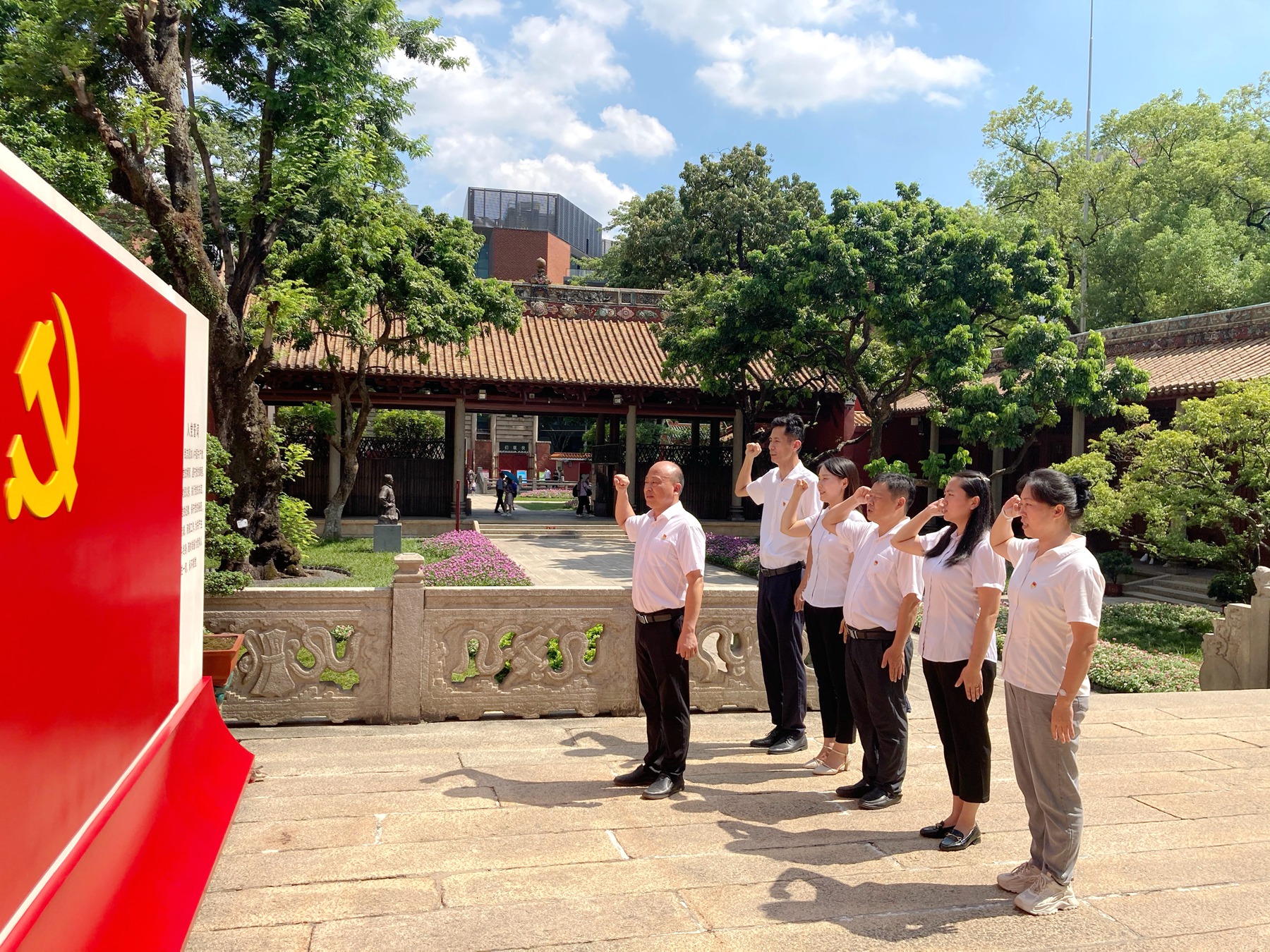 工程管理公司党支部组织开展“弘扬革命精神 展现时代担当”主题党日活动3.JPG