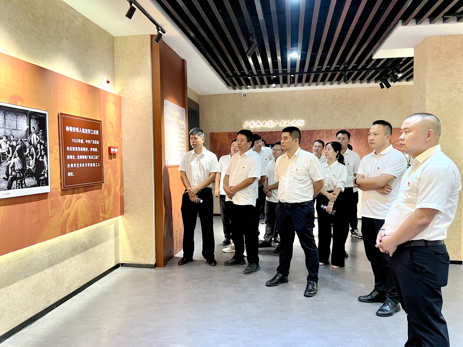 开发区分公司（市政公司）开展“弘扬八一精神 传承红色基因”主题党日活动3.jpg