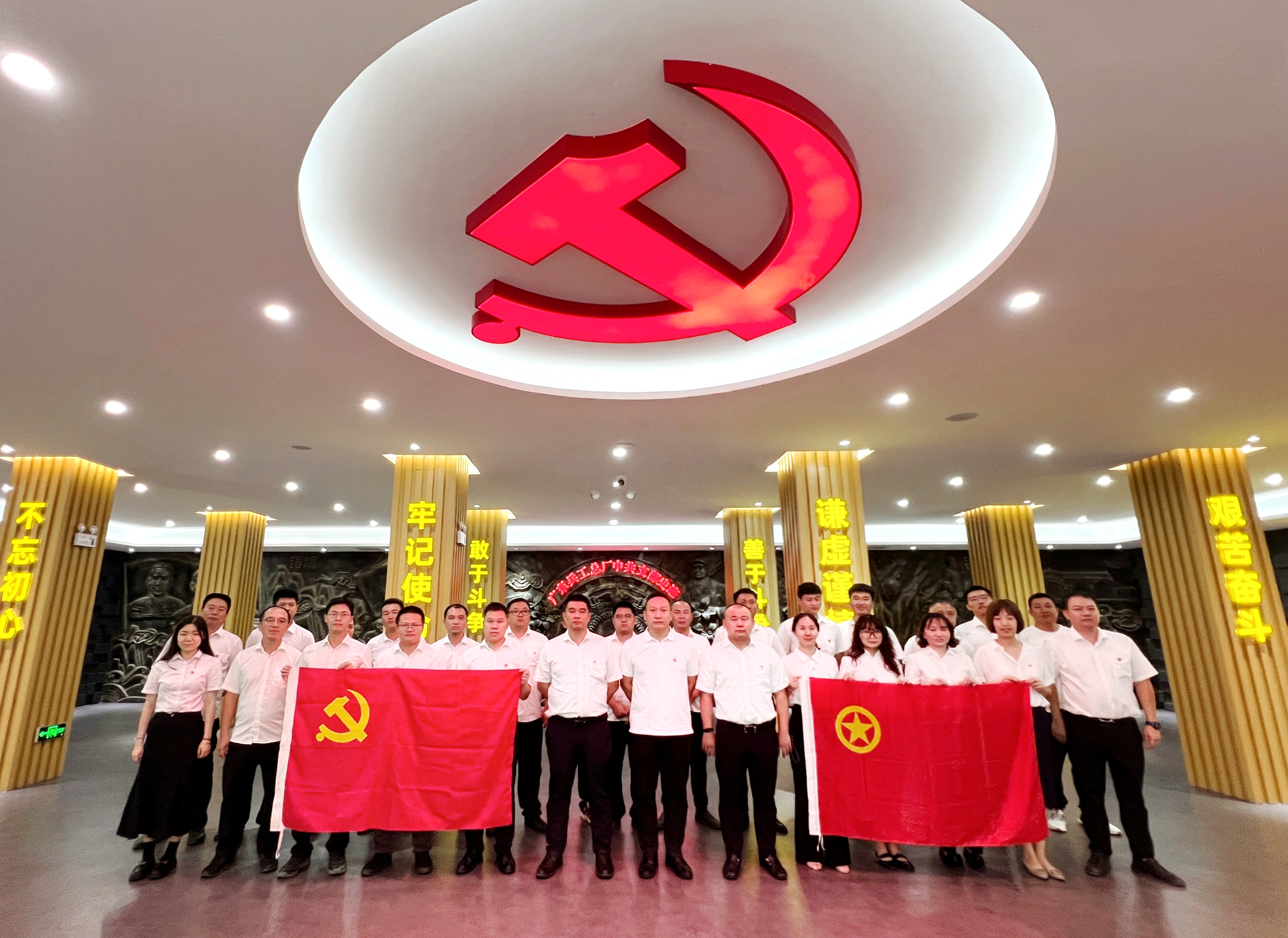 开发区分公司（市政公司）开展“弘扬八一精神 传承红色基因”主题党日活动1.jpg