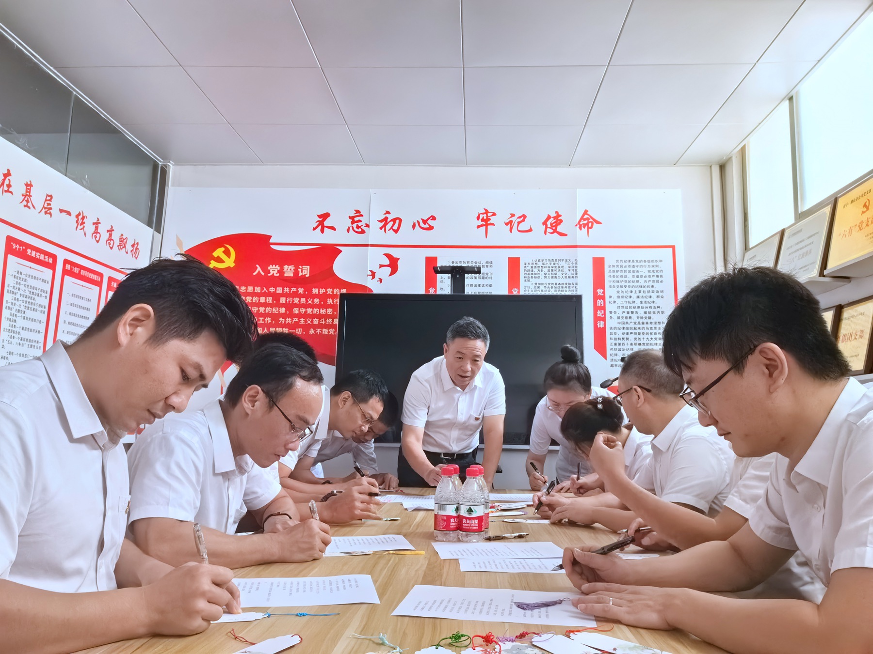 佛山分公司开展“征廉洁语 书廉洁签 刻廉入心” 主题党日活动3.jpg