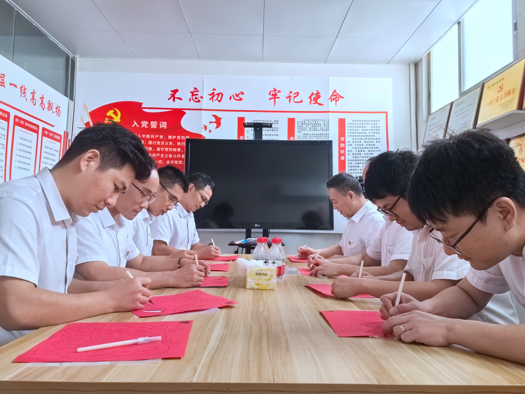 佛山分公司开展“征廉洁语 书廉洁签 刻廉入心” 主题党日活动4.jpg