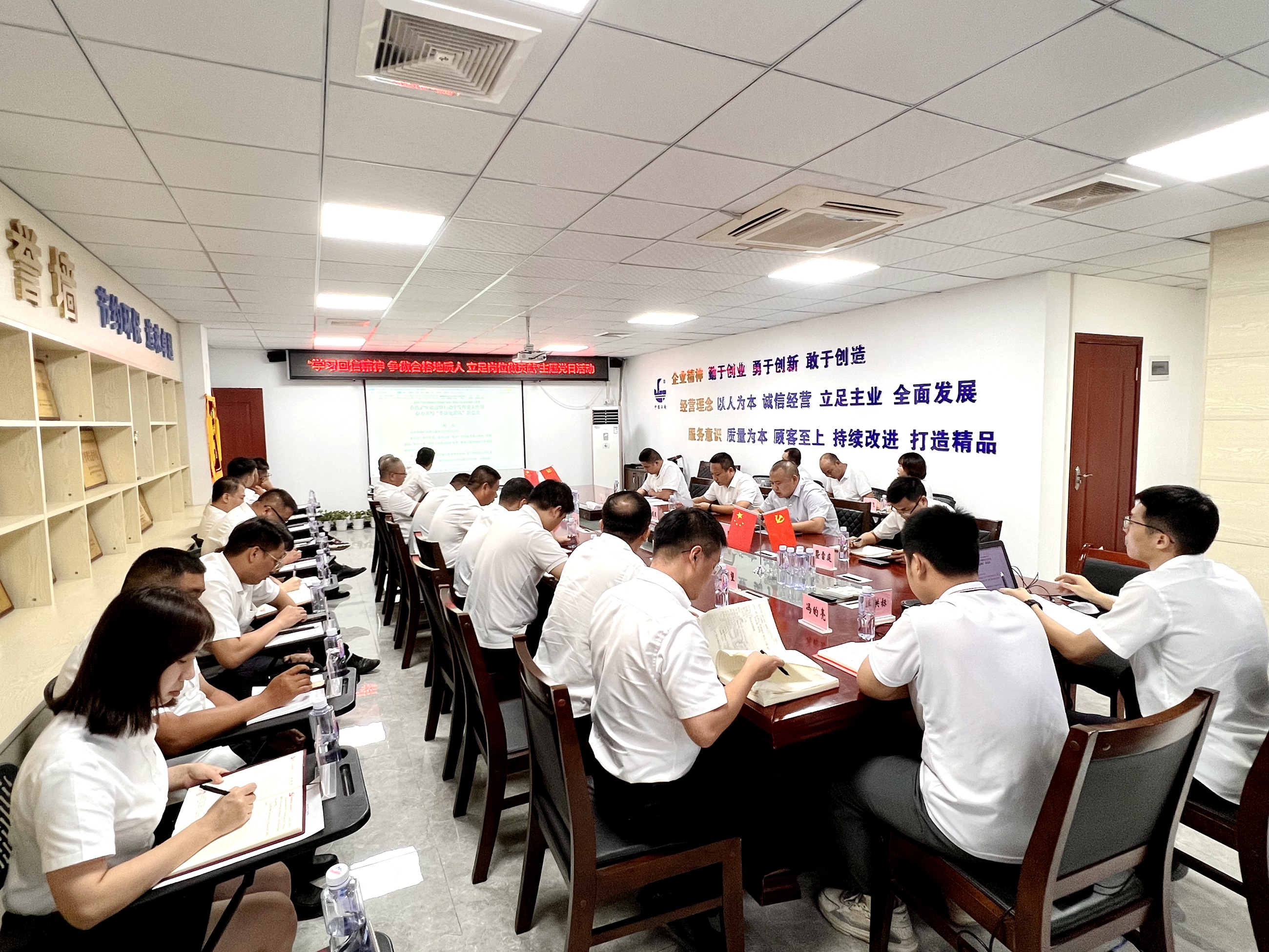 开发区分公司（市政公司）党支部开展“学习回信精神 争做合格地质人 立足岗位做贡献”主题党日活动.jpg