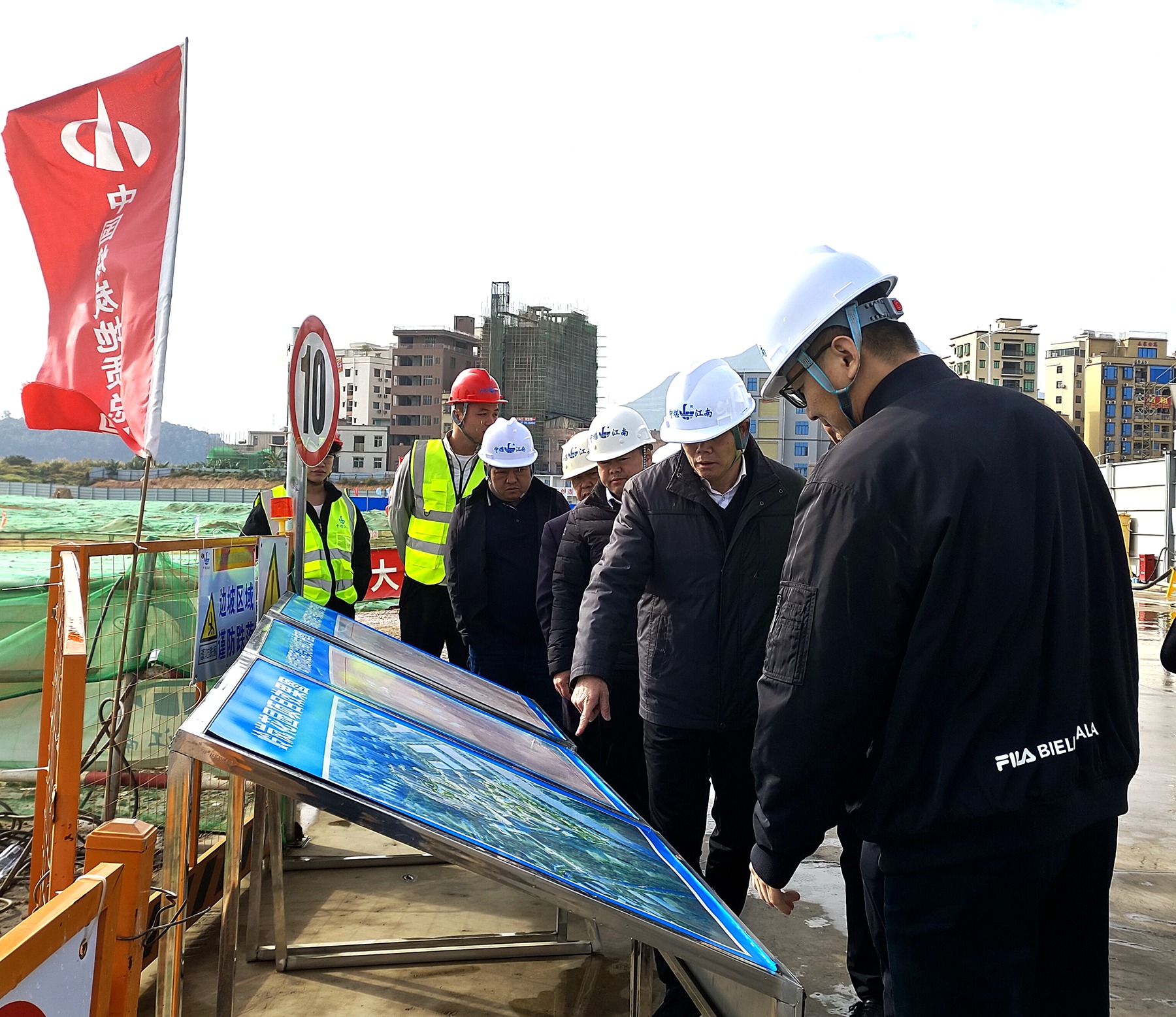 刘金森一行到深圳分公司开展检查及讲安全党课活动1.jpg