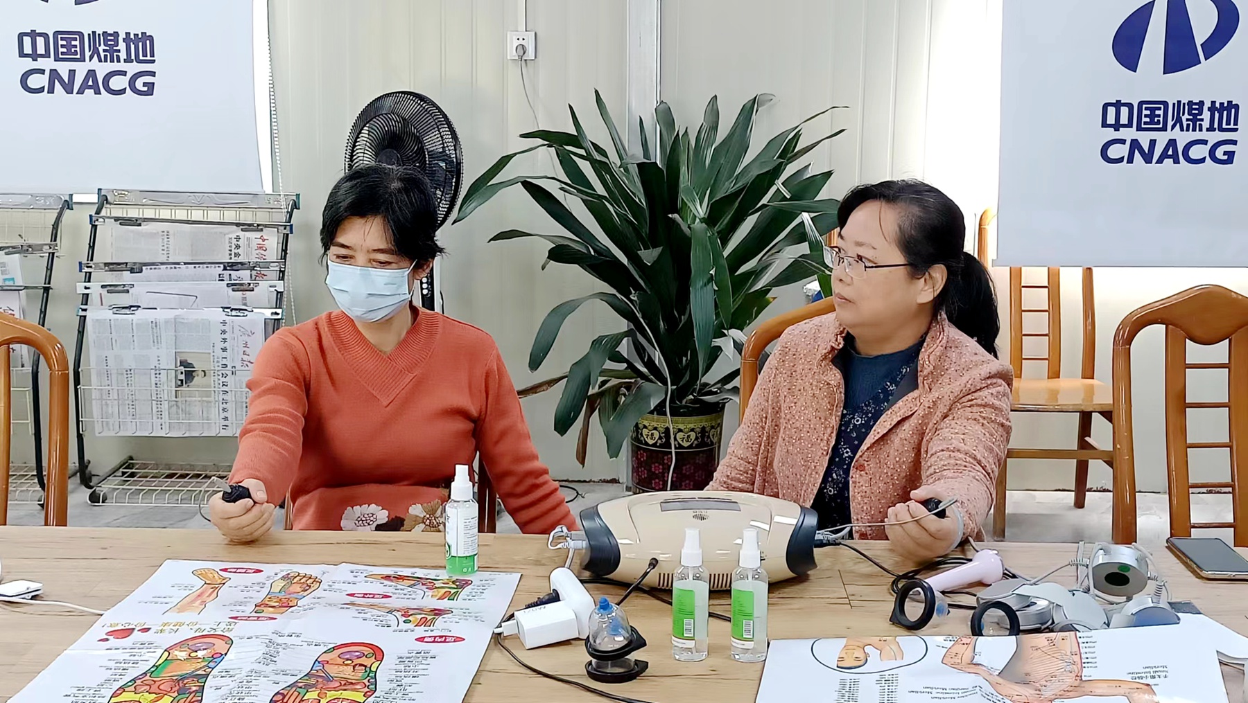 机关事务管理中心联合罗南居委开展老年人义诊活动2.jpg