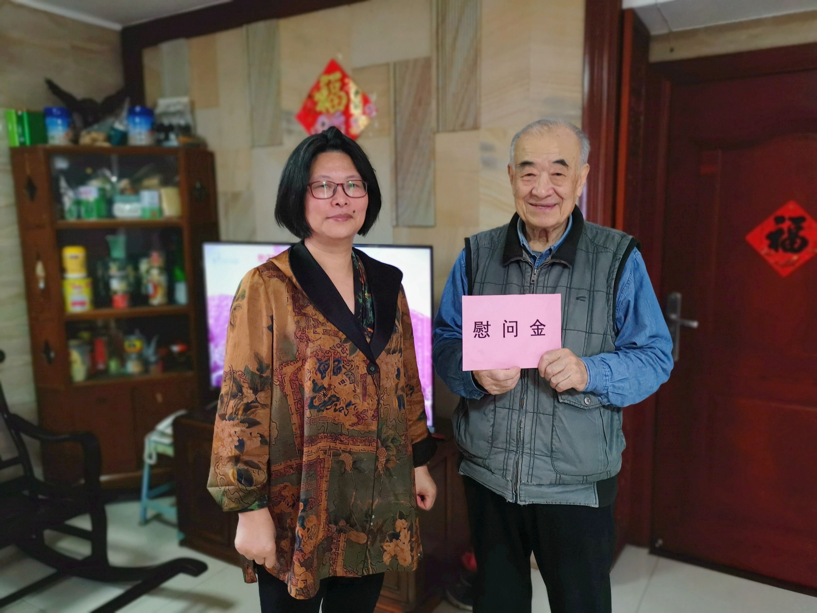 5.1周书记慰问.jpg