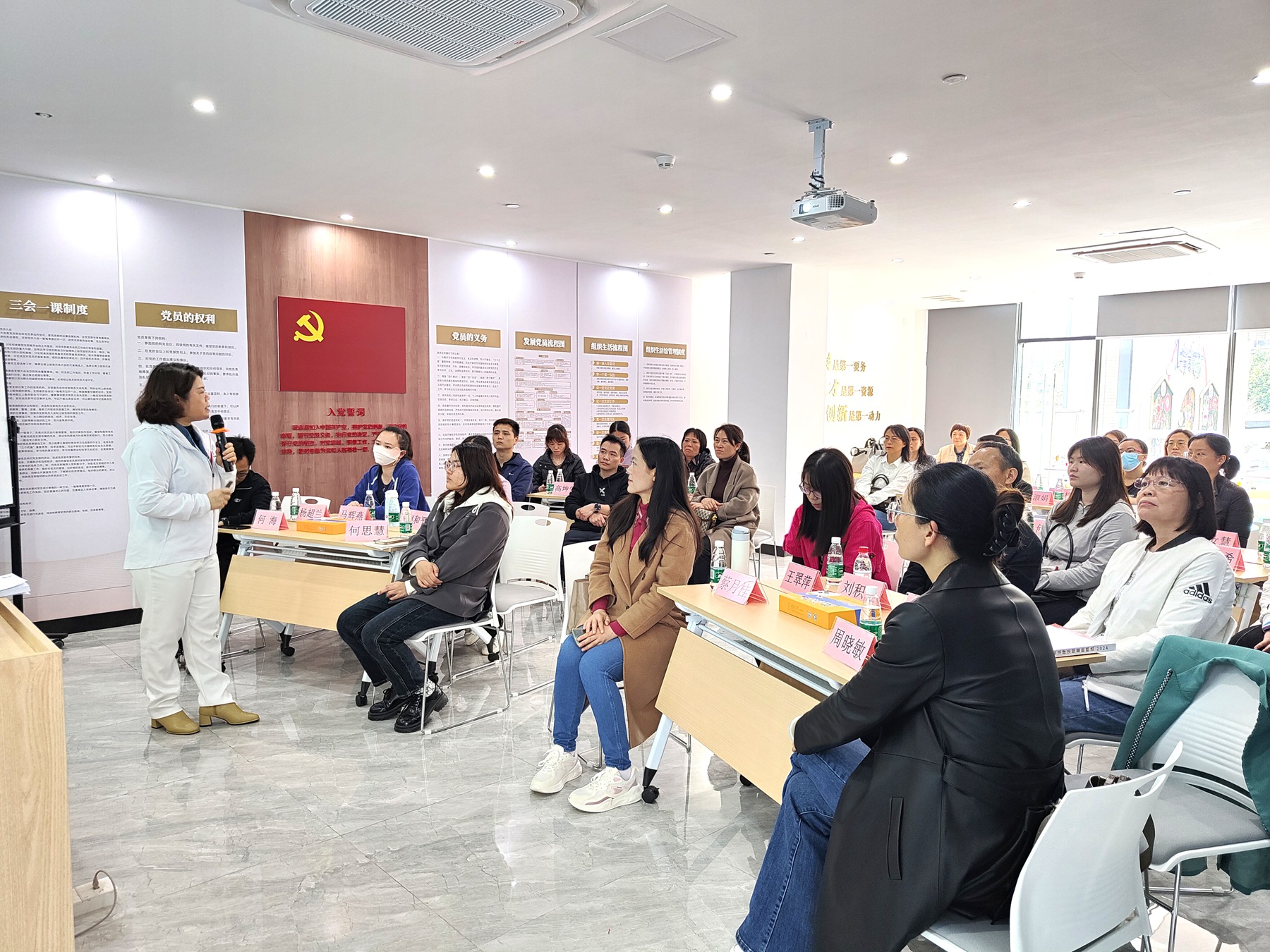佛山分公司积极参加“如何提升女性核心竞争力1.jpg