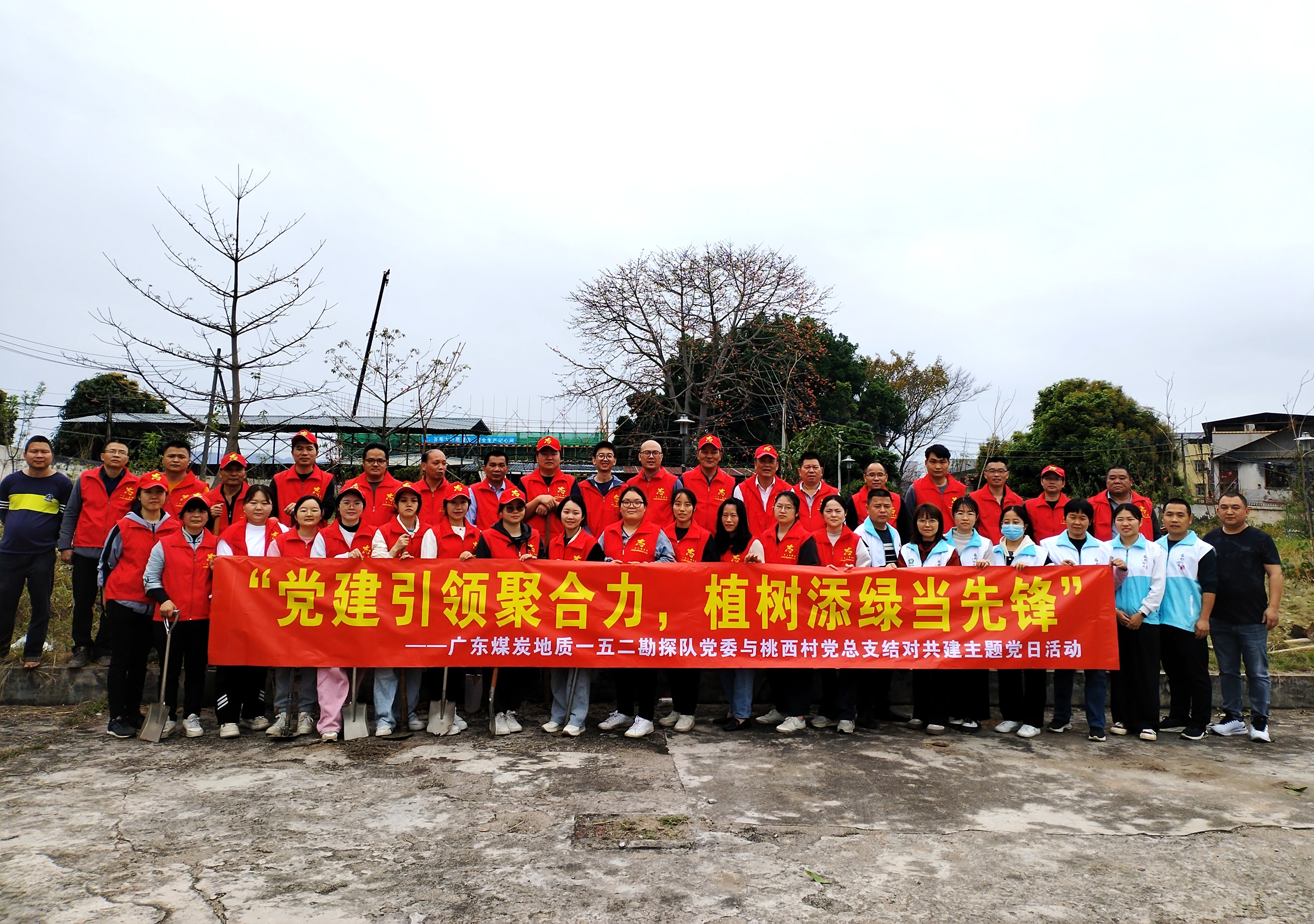 一五二勘探队党委与桃西村党总支结对共建主题党日活动1.jpg