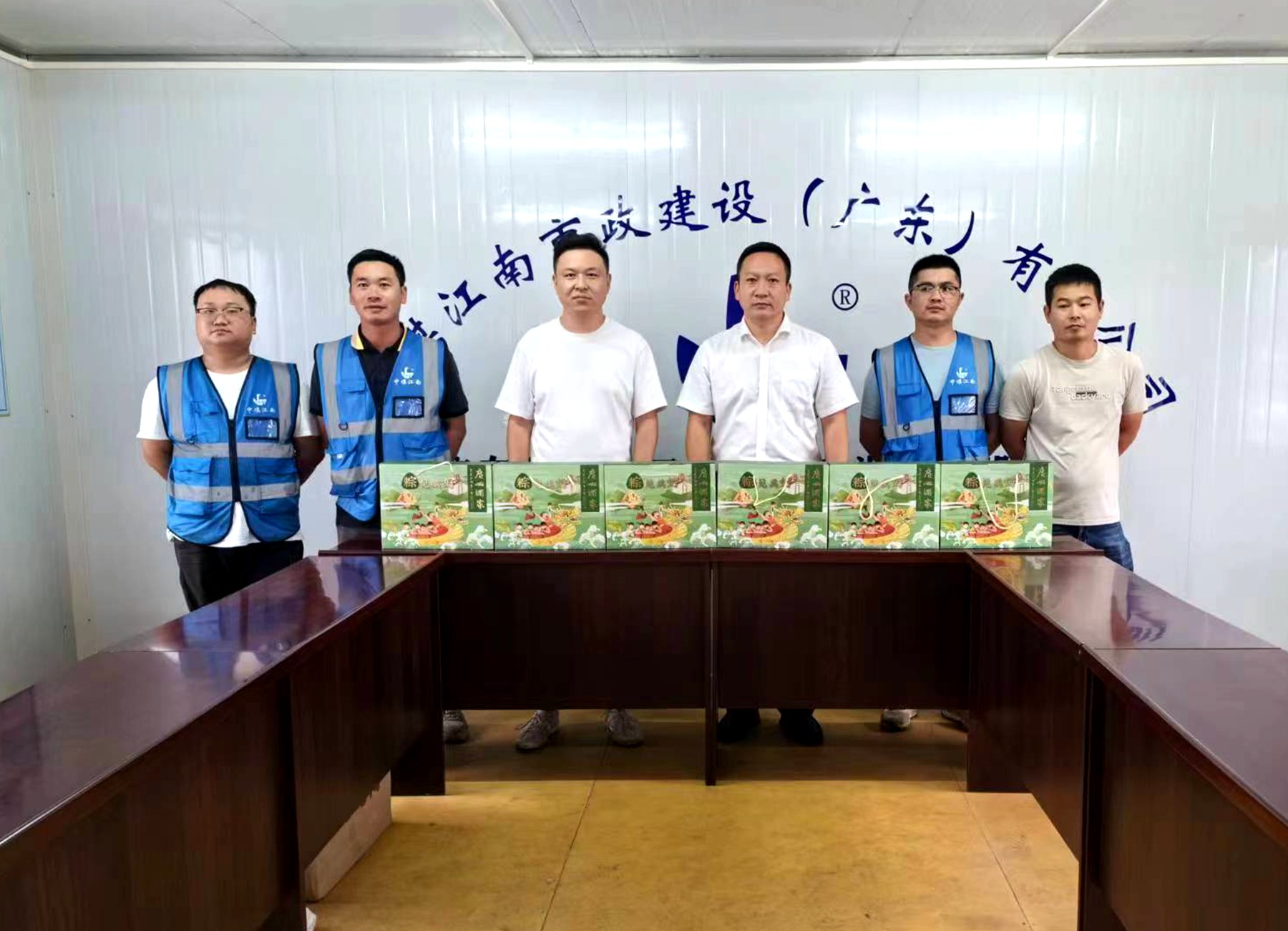 开发区分公司（市政公司）开展端午节慰问活动1.jpg