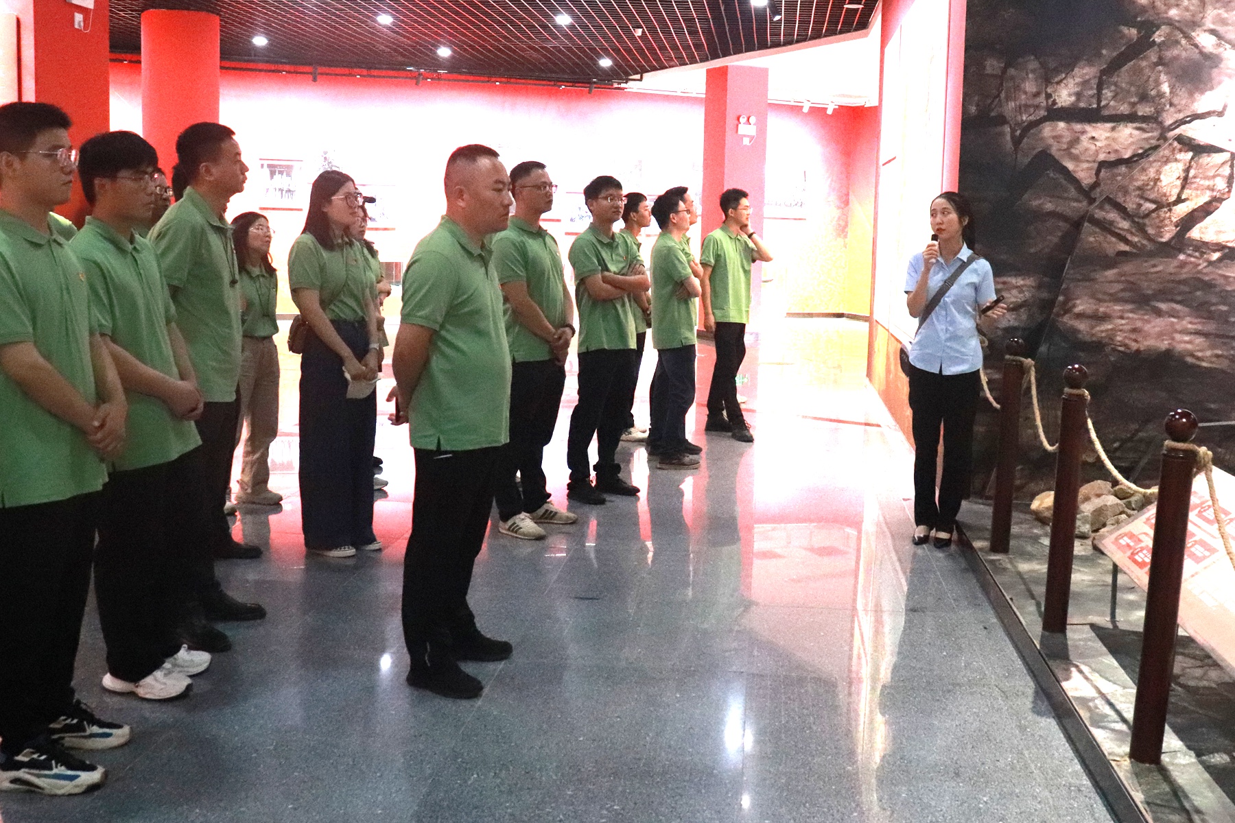 迎七一 忆党史 强组织 增活力——二〇二队党委组织开展七一主题党日活动3.jpg