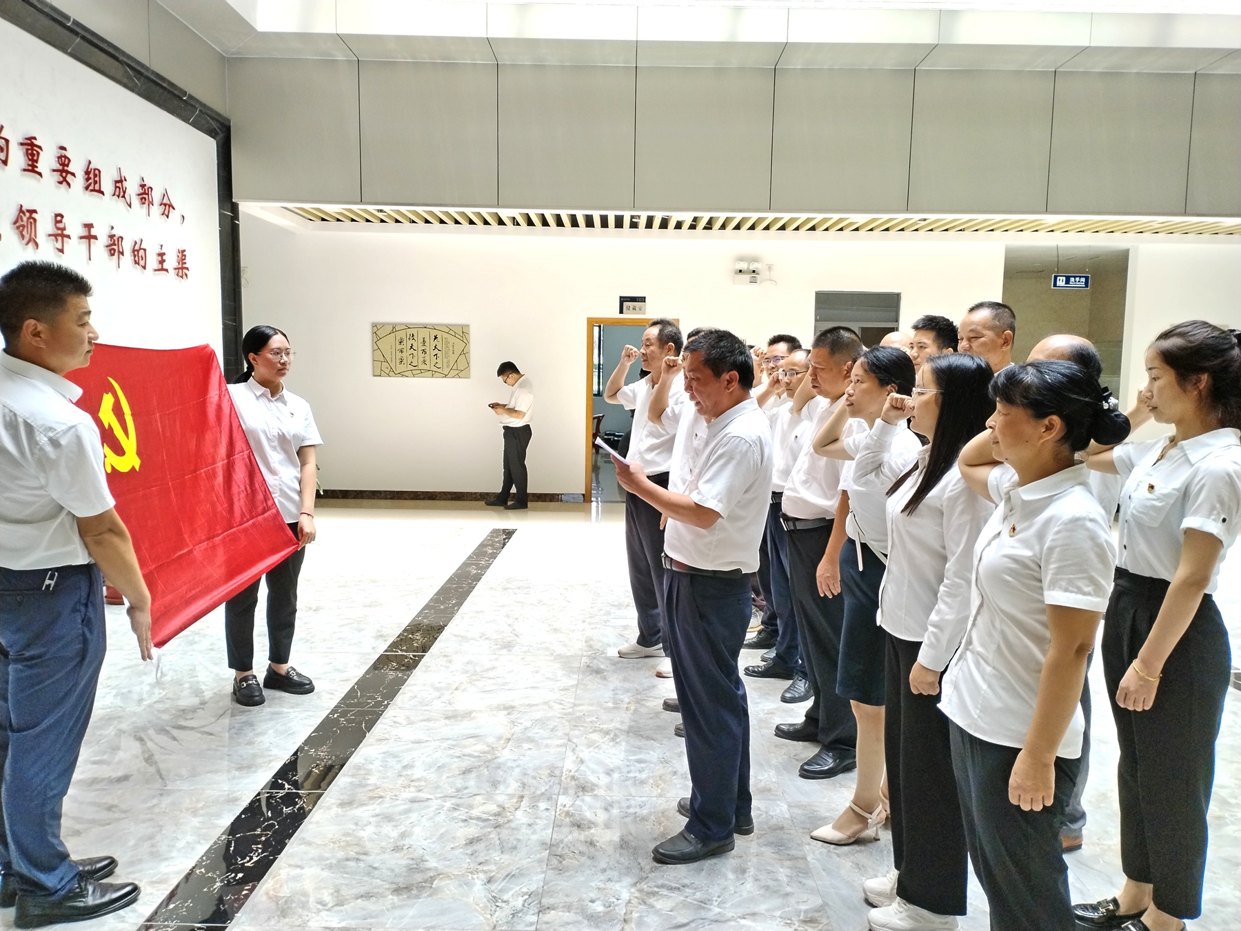 一五二勘探队党委开展 “党纪学习强‘正气_廉政教育铸‘清风’” 警示教育活动2.jpg