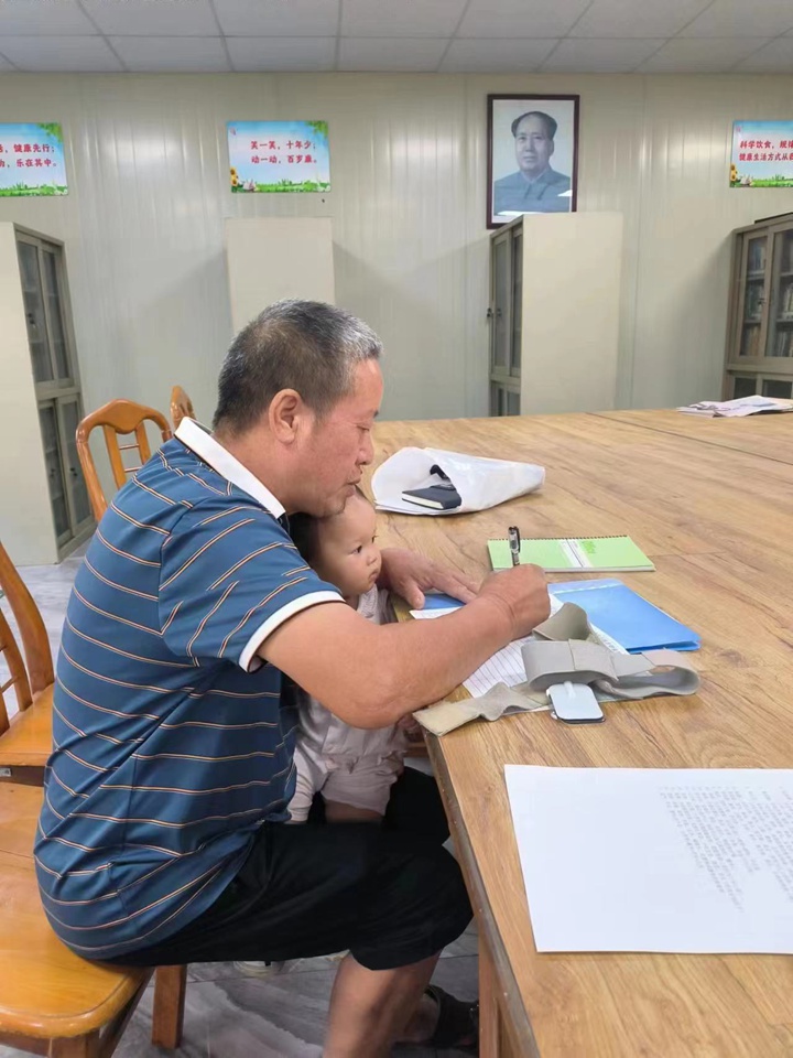 机关事务管理中心党支部开展“关爱长者，关注健康”中医理疗义诊活动3.jpg