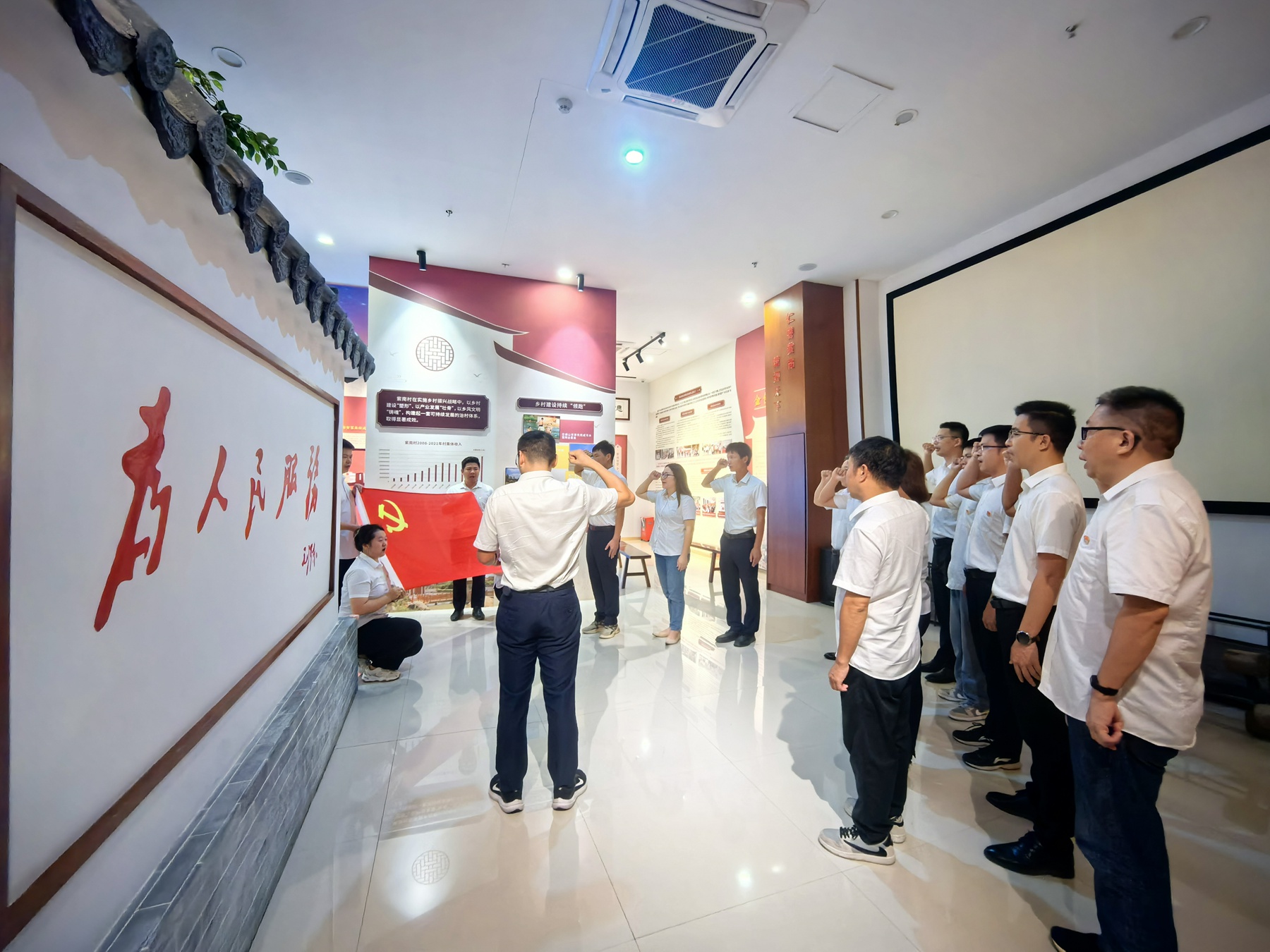 佛山分公司开展“汲取榜样力量，激发改革活力”主题党日活动2.jpg