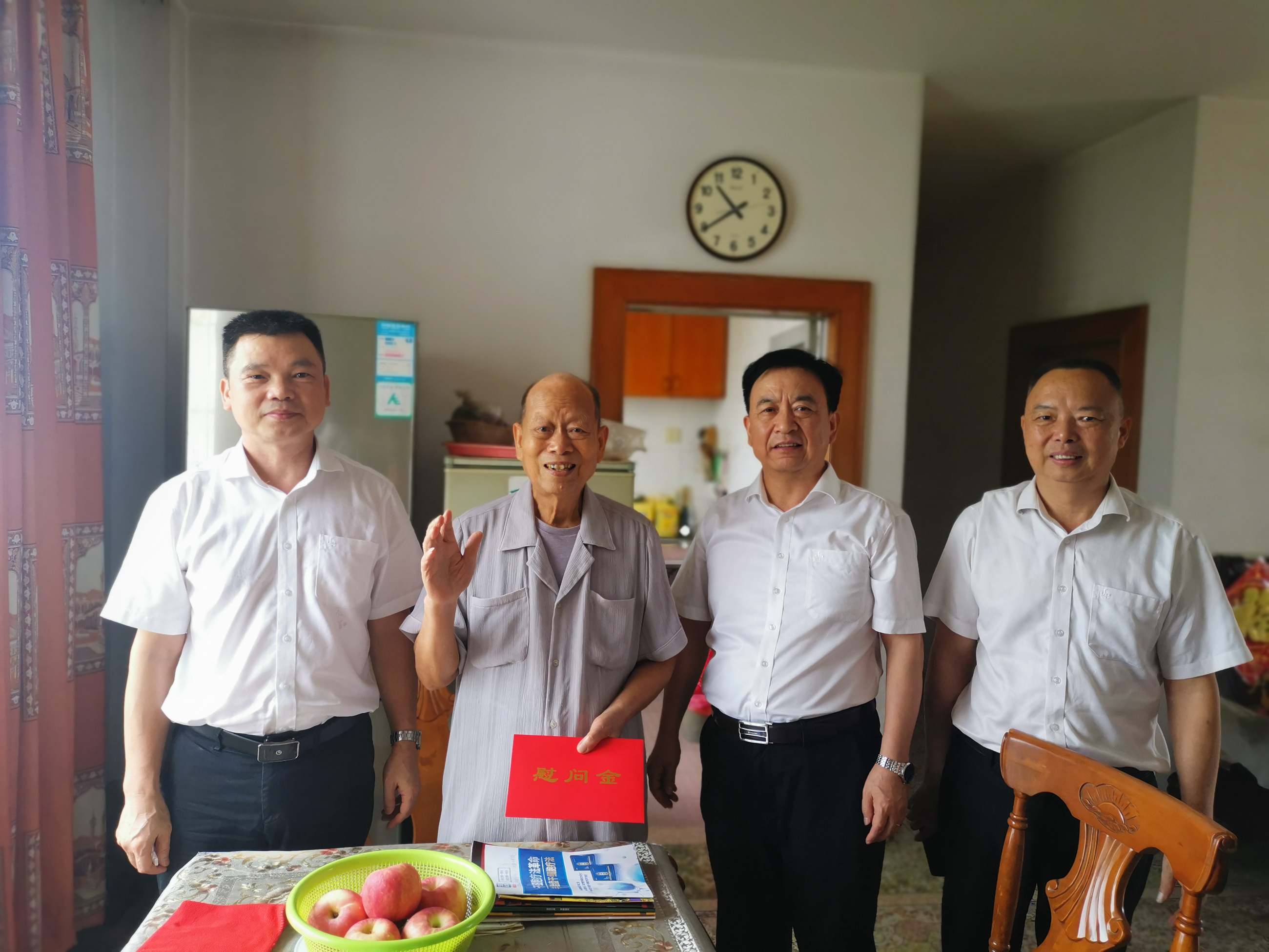 04.沈书记慰问1.jpg