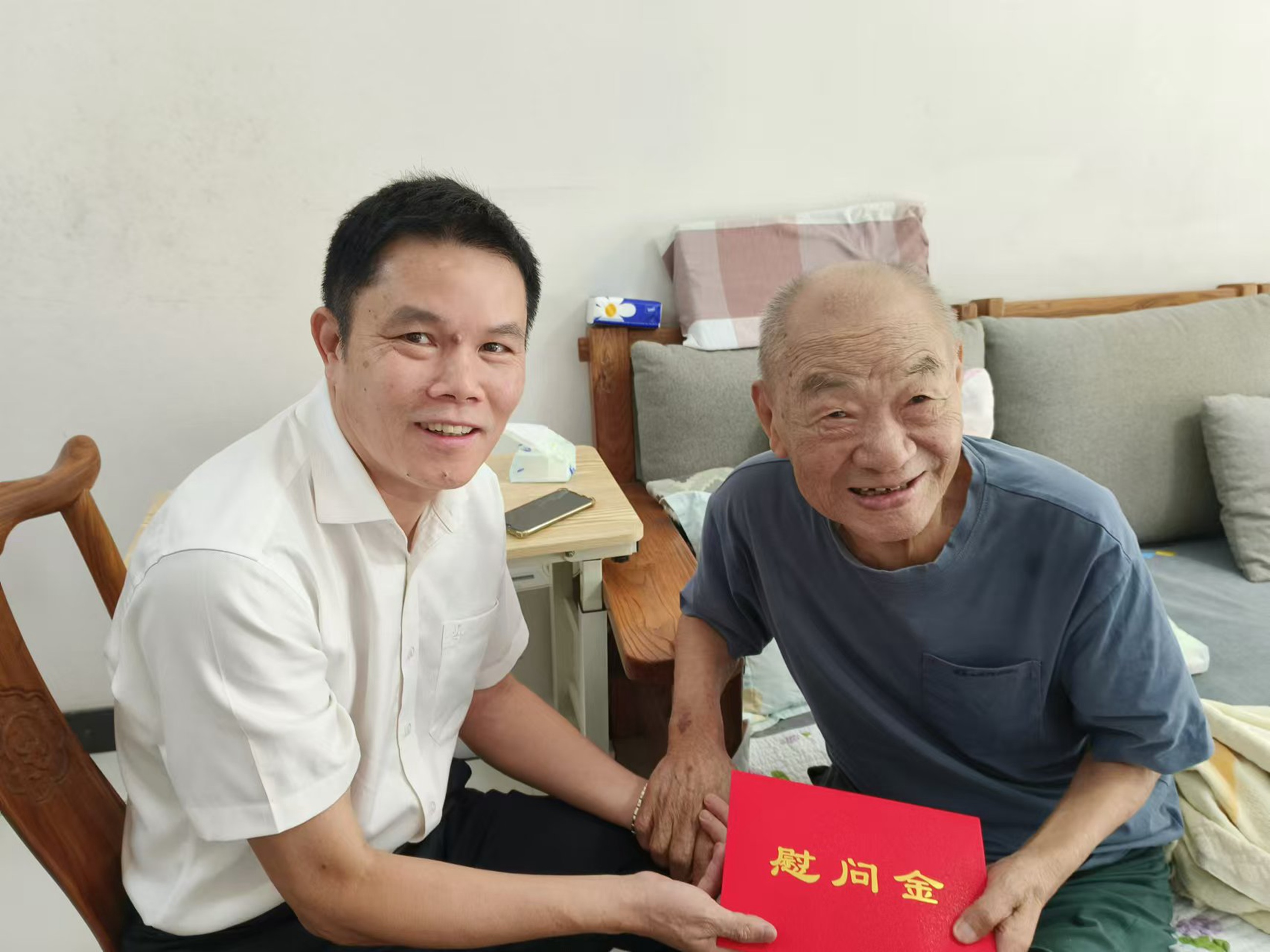 02.刘局慰问2.jpg