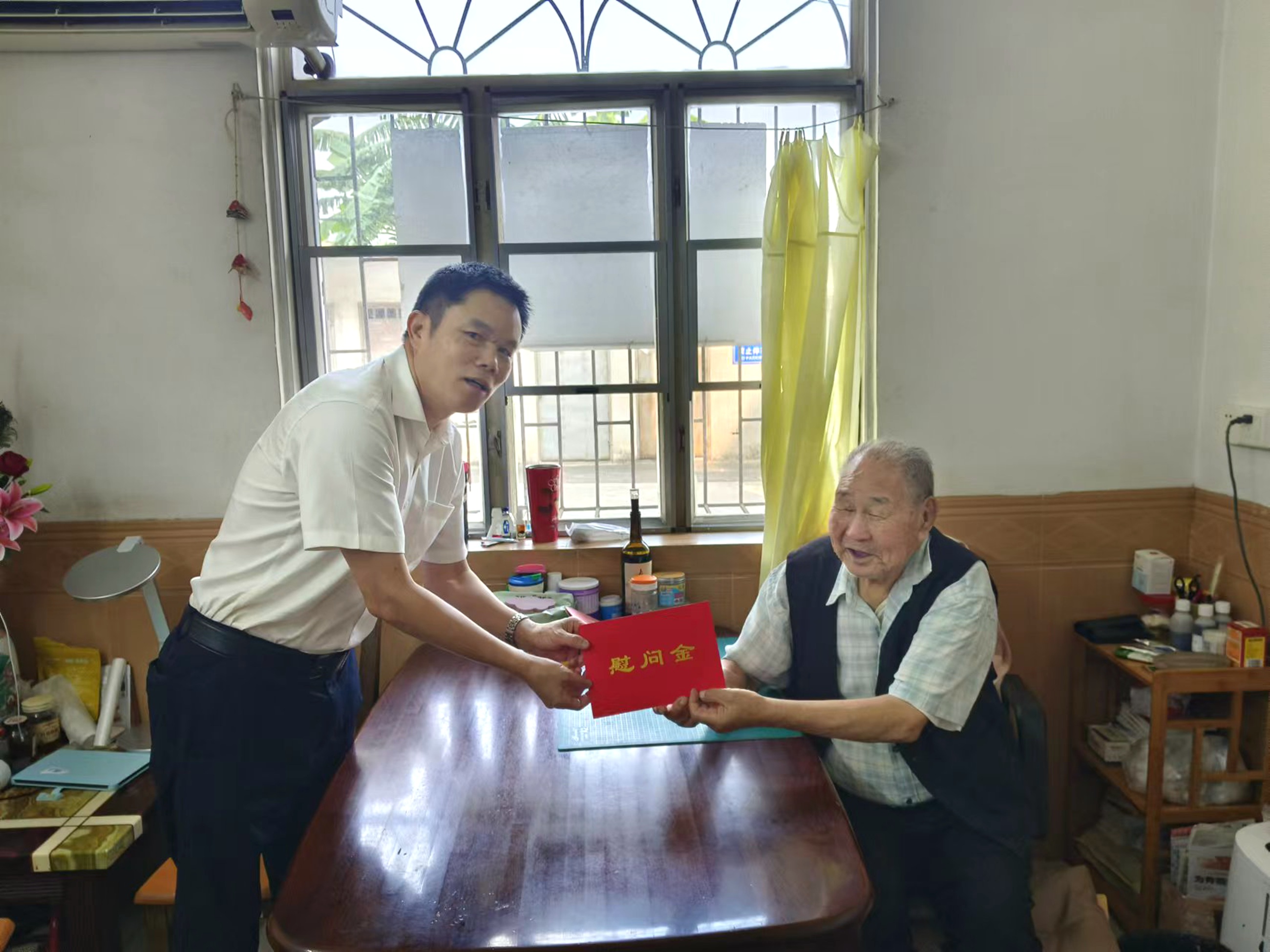03.刘局慰问3.jpg