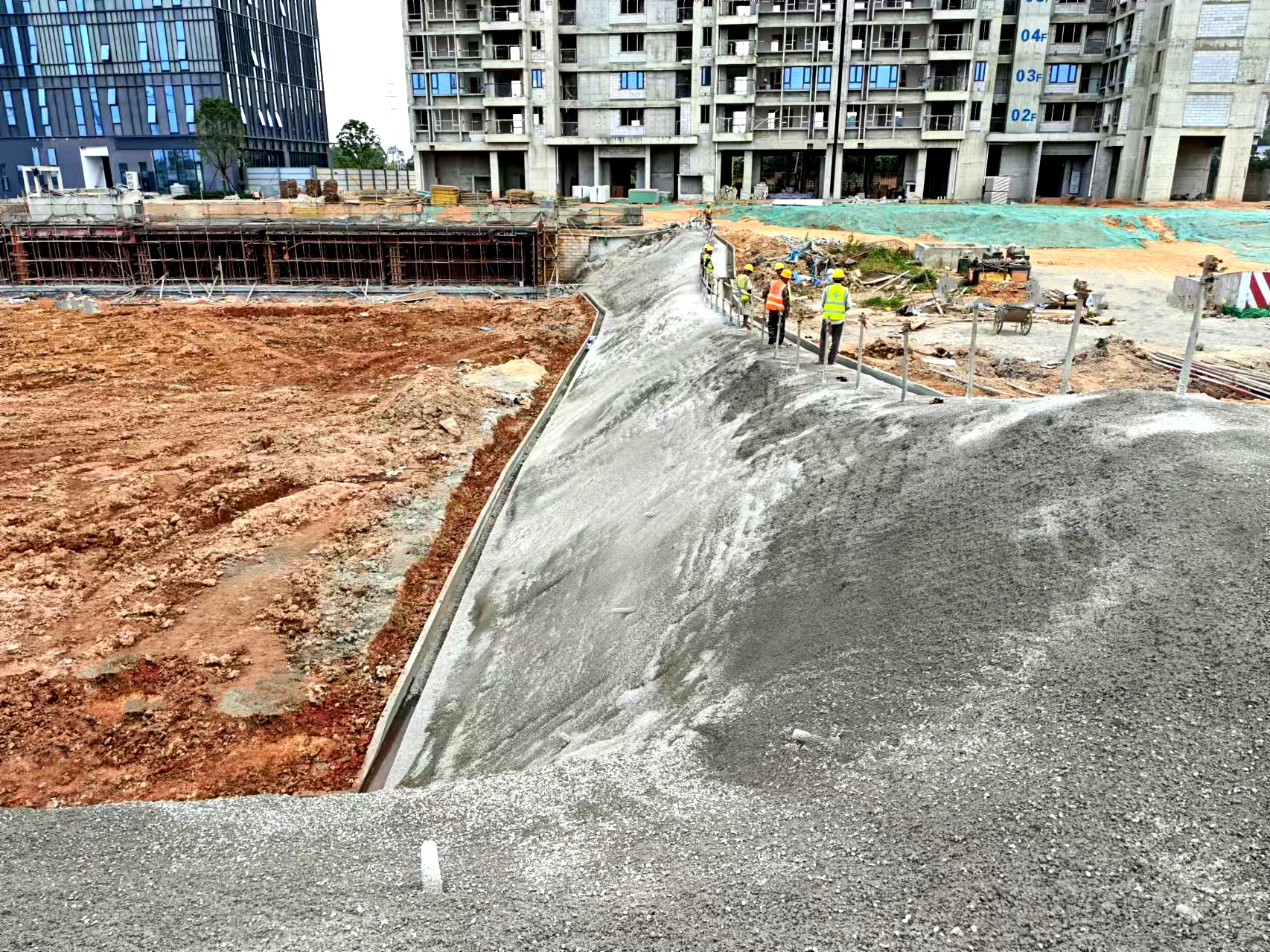 广州市增城区新塘镇广园快速路南侧地块基坑支护工程.jpg