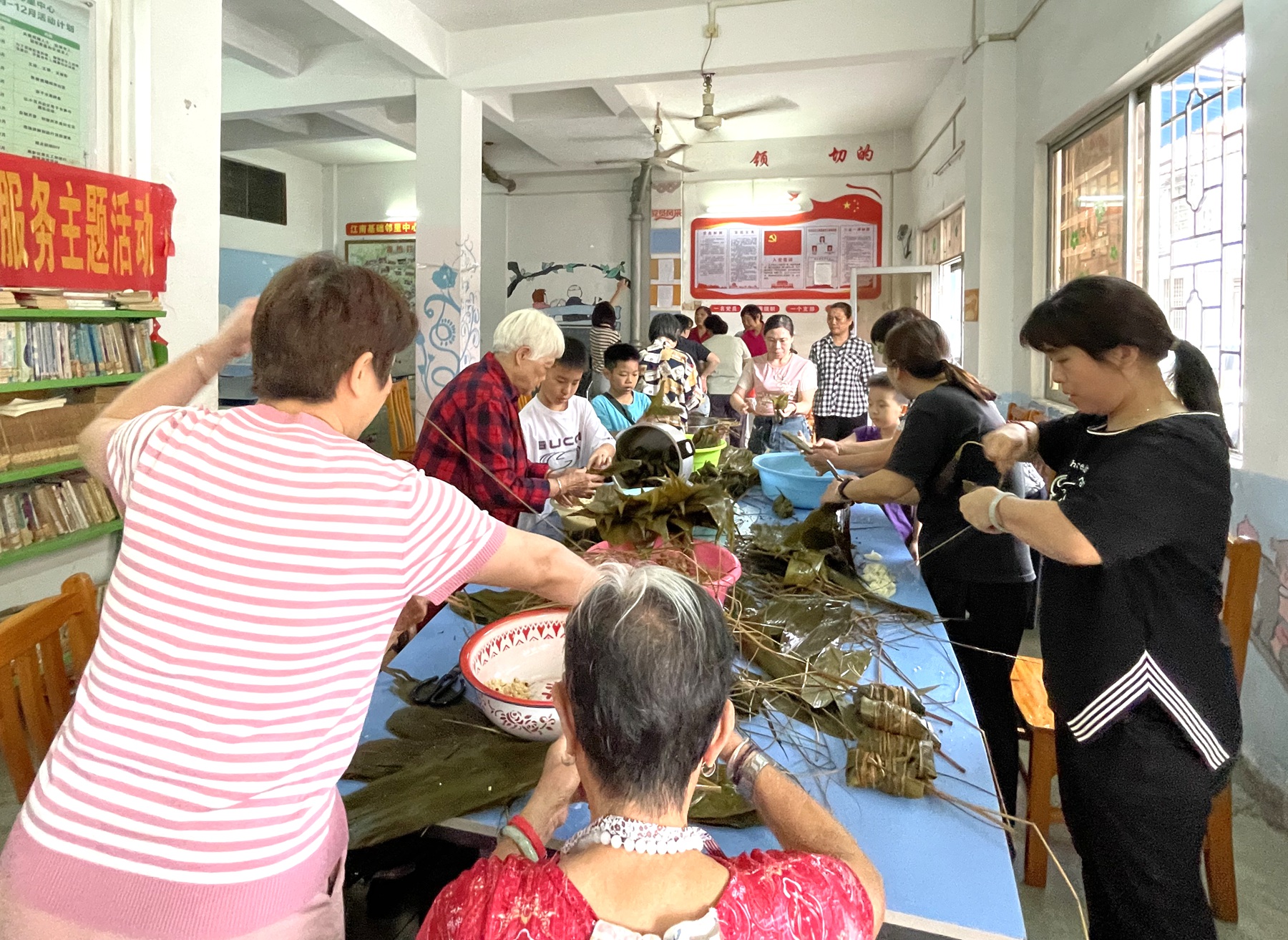 中煤江南佛山分公司开展 “端午粽香飘，六一情暖行” 亲子志愿服务活动2.jpg