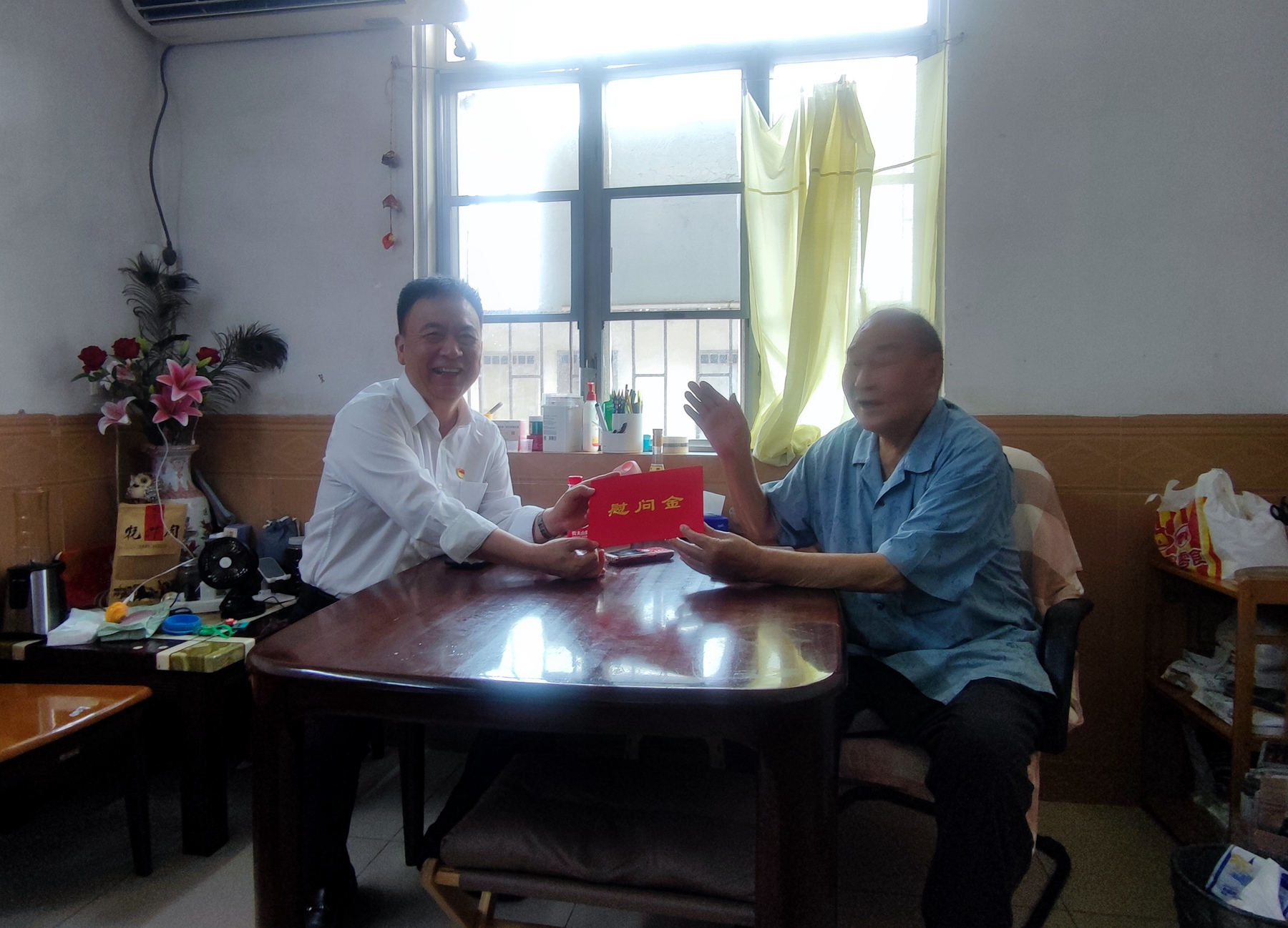 2.沈书记慰问.jpg