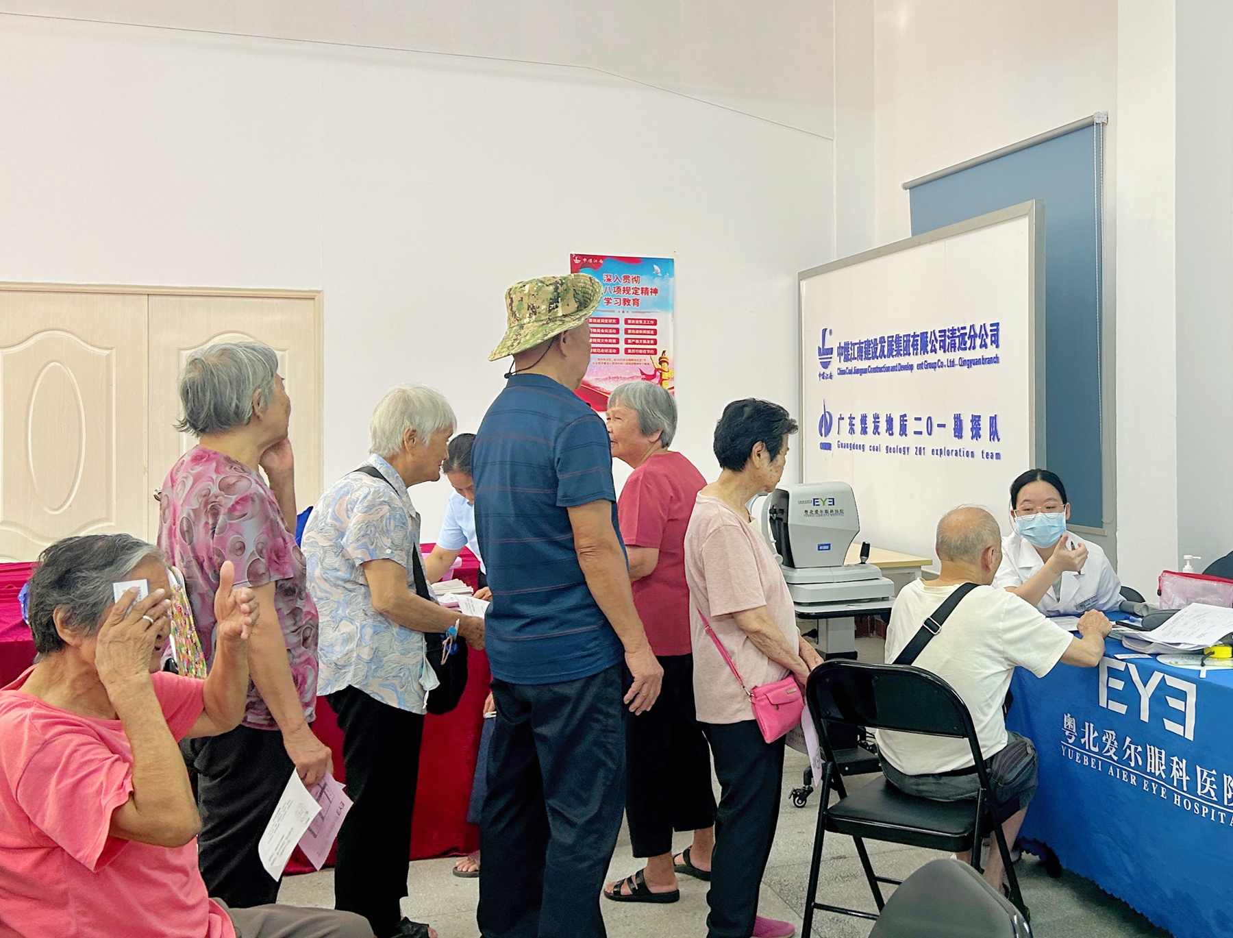 二0一队联合粤北爱尔眼科医院开展“守护光明·助力百千万工程”爱眼公益活动2.jpg