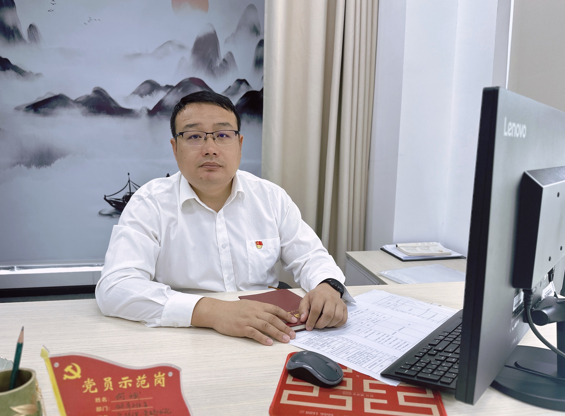 1.何斌.jpg
